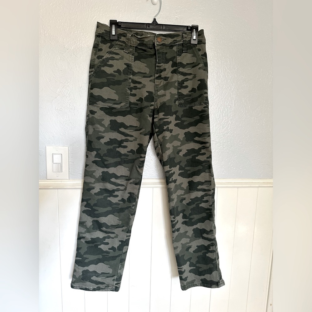 Universal thread camo pants